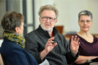 In der Annenkapelle sprachen Kunsthistorikern Brigitta Milde (l.) und Superintendentin Hiltrud Anacker mit Michael Morgner. 