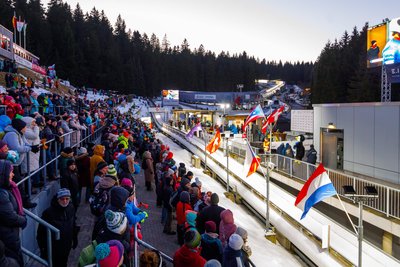 Die Bob- und Rodelbahn in Altenberg überzeugt stets mit einer großen Fankulisse.