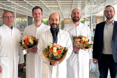 Blumen zum Start: Christian Graeb, Simon Greven, Ján Latta, Mohammad Daradkah und Daniel Busch (v. l.).