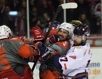 Zu einer Rangelei kam es zwischen Scott Timmins vom ETC und Fabian Dietz.