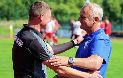 Der Langenauer Rico Achenbach (l.) und Flöhaer Coach Mike Hegewald (r.) verabschiedeten sich am Sonntag auch von ihren Teams. 