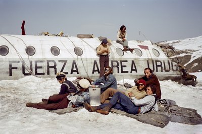 Die Überlebenden des Flugzeugabsturzes haben die Hoffnung auf schnelle Hilfe aufgegeben.