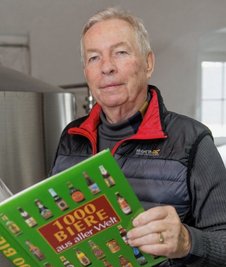 Gerd Specht aus Ehrenfriedersdorf liest bevorzugt Fachliteratur, aber auch Krimis zum Beispiel.
