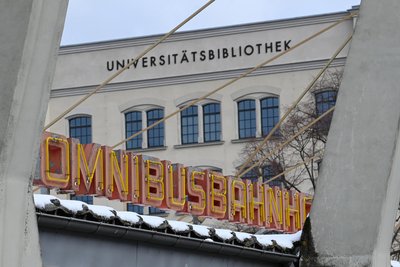 Der Chemnitzer Busbahnhof grenzt schon jetzt an die Uni-Bibliothek.