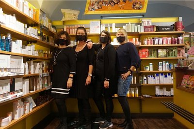 Stadt und Löwen Apotheke: Jana Gruhn, Susan Lämmel, Nadine Greif und Tina Teicher haben sich passend zum Motto in Schale geworfen.