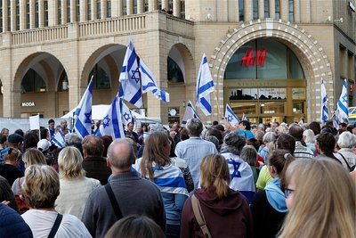 Die Israel-Demo fand im Oktober vor der Galerie Roter Turm statt.