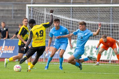 Die letzte Chance für den VFC: Kingsley Akindele zieht von der Strafraumgrenze ab. Der Schuss flog jedoch knapp übers Tor.