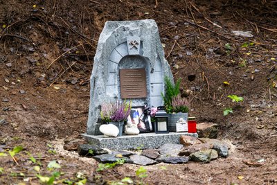 Mit Hilfe von Spendengeldern wurde jetzt ein Grabstein für Oliver K. angefertigt.