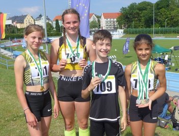Vier der Reichenbacher Medaillengewinner: Mia Rahnfeld, Alina Hartnuß, Maximilian Kautz und Marie Hendel (von links). 