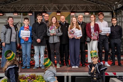 Die Preisträger des Welterbe-Jugendpreises 2025 beim Welterbetag in Schneeberg.