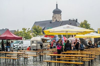 Leider meinte es das Wetter am Samstag nicht gut mit Händlern und Besucher des Streetfoodmarktes. Es regnete teils in Strömen. 