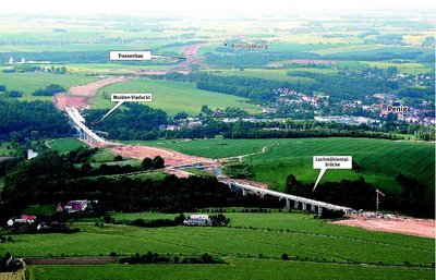 Der Bau der Leipzig-Autobahn zwischen Niederfrohna und Rathendorf läuft auf Hochtouren. Bis Jahresende werden mehr als eine Millionen Kubikmeter Erde bewegt. Damit scheint der Freigabe des 12,2 Kilometer langen Abschnitts Ende kommenden Jahres tatsächlich nichts mehr im Wege zu stehen.