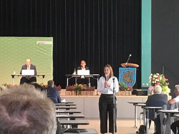 Yvonne Magwas tritt 2021 bei der Bundestagswahl erneut für die CDU an. Die Falkensteinerin siegte am Samstagvormittag auf dem Nominierungsparteitag der Christdemokraten in Markneukirchen gegen David Drechsel. 