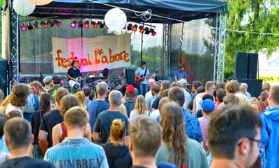 Das Festival L*abore, hier ein früheres Bühnenprogramm, erlebt am Freitag und Samstag seine 20. Auflage in Hauptmannsgrün.
