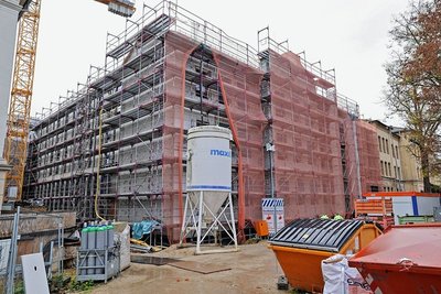 Die Fassade der ehemaligen Hansa-Schule wird entsprechend des historischen Vorbildes gestaltet. Das Gebäude ist jetzt mit dem Agricola-Bau verbunden. 
