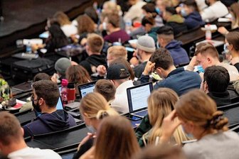 200 Euro Energiepauschale: Was sächsische Studierende bei der Auszahlung erleben - Dürfen sich ab sofort über eine 200-Euro-Einmalzahlung freuen: Studierende in Deutschland. Bei der Auszahlung brauchen sie allerdings Geduld.