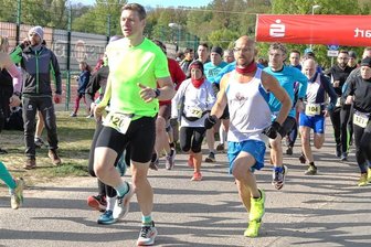 200 Starter beim Auftakt des Sparkassen-Laufcups in Flöha -