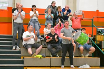 200-Tore-Rekord in Mittelsachsen: Handballerin führt Weißenborn in den Silber-Showdown - Der Familien-Fanklub von Torjägerin Julia Kiulies feierte in Zwickau die besondere Marke.