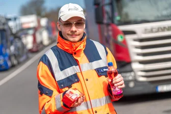 2002: Yannick Meyer aus Zschopau hilft Truckern in Not - Yannick Meyer unterstützt Trucker, für ihn eine Herzensangelegenheit.