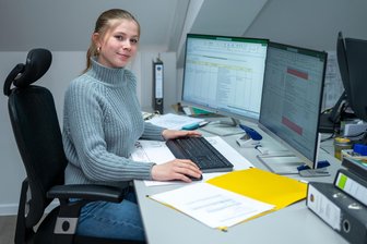 2008: Arbeit im Rathaus? Für Lea Kausmann alles andere als langweilig - Lea Kausmann, Jahrgang 2008, macht ihr Fachabitur und absolviert ihren praktischen Teil im Rathaus in Hainichen.