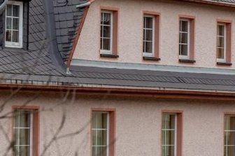 2021 bleibt der Feuerwehr tragisch in Erinnerung - Eine der drei neu angeschafften Sirenen befindet sich auf dem Rathaus in Mildenau. 