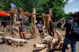 21. Blockhausencup der Kettensägenkünstler: Wenn die Natur das Thema vorgibt - Die Darstellung der Unterwasserwelt eines Teiches gewann den Hauptwettbewerb beim 21. Blockhausencup.