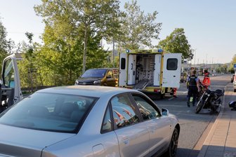 21-jährige Motorradfahrerin bei Unfall in Chemnitz schwer verletzt - Am Montagabend kam es auf der Dresdner Straße zu einem schweren Unfall.