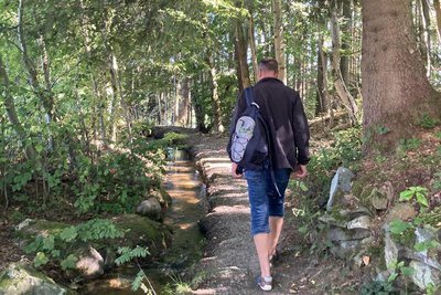 Wölfe seien für Wanderer keine Gefahr, schreibt die Fachstelle Wolf auf der Internetseite des Freistaats.