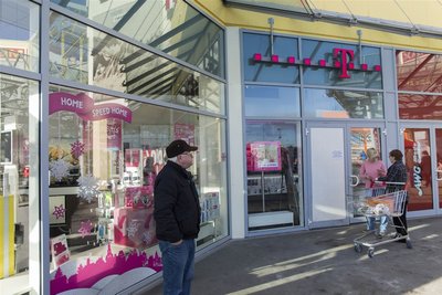 Die aufgebrochene Eingangstür wurde bereits notdürftig gesichert.