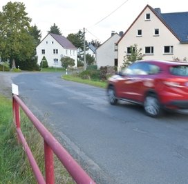 Die marode Straße in Burkersdorf. 