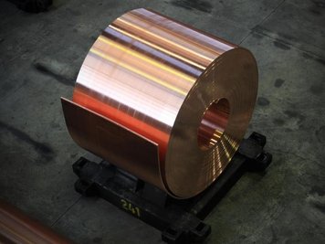Kupfer liegt im Lager eines Unternehmens der Metallbranche in Sachsen.