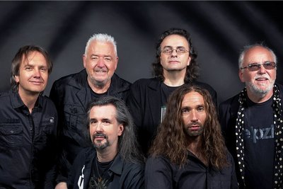 Ihr Konzert am Samstag beim Sommer-Open-Air ist ihr erster großer Auftritt seit der Pandemie: Karussell mit Gründungsmitglied Wolf-Rüdiger Raschke (2.v.l. hinten). Für viele traten sie einst das Erbe von Renft an.