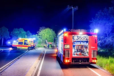Polizei, Feuerwehr und Rettungsdienst eilten zum Unfall auf der Bundesstraße 176 bei Hartha.