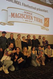 Stars zum Anfassen: Die Darstellerinnen und Darsteller sowie Teile der Filmcrew waren in Chemnitz zu Gast. Nur die magischen Tiere fehlten.