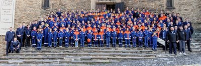  Fürs beeindruckende Gruppenfoto auf den Treppen von St. Annen postierten sich stolz 170 Mädchen und Jungen aus den Jugendfeuerwehren der umliegenden Orte.