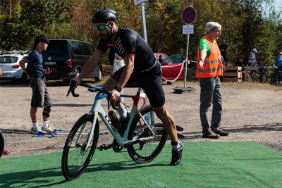 Handballer Marcus Pollmer vom TSV Fortschritt Mittweida fuhr vor einigen Wochen mehr als 1200 Kilometer mit dem Rad zur Eröffnungsfeier der Olympischen Spiele nach Paris. Beim Bergtriathlon war er sechs Minuten schneller als seine Bestzeit.