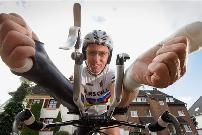 2012: Er erkämpfte bei den Paralympics Silber trotz eines Sturzes in der Vorbereitung.