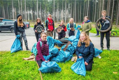 Im Gelände des Naturbades in Johanngeorgenstadt war die 7. Klasse im Einsatz. 