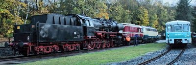 Fünf Jahre her: Letzte Vorbereitungen am 27. Oktober 2017 auf einem Gleis des Eisenbahnmuseums in Schwarzenberg für die Überführung der vereinseigenen Dampflok 50 3616 in das Dampflokwerk Meiningen. 