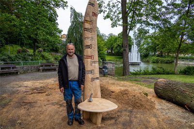 Paul Brockhage fordert mit seinem Kunstwerk auf „Verweile doch“.