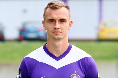 Note 3,0.Er war einer der besten, wenn nicht sogar der beste Spieler des FCE in der Hinrunde. Defensiv gewann er die Zweikämpfe und eroberte die Bälle. Offensiv erzielte er einige Tore und bereitete weitere Treffer vor. Nach dem Jahreswechsel und einer guten Vorbereitung auf die Rückserie war nicht mehr viel von ihm zu sehen. Sein im Winter noch geplatzter Abgang zu 1860 hatte offenbar Auswirkungen.