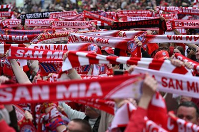Tausende feierten ihre Bayern-Stars.