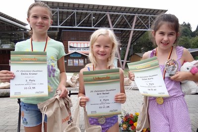 Die Besten bei den ganz jungen Mädels. Von rechts Jolien Korte, Grit Reinel und Emilia Kramer.