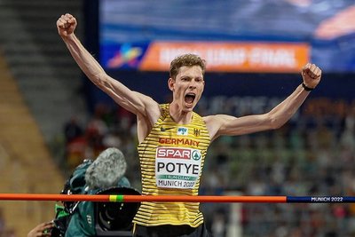 Tobias Potye hat 2,27 Meter überquert. 