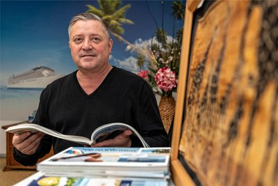 Mario Landgraf ist Inhaber eines Reisebüros in Penig. Er kann dort schon seit November wieder verstärkt Frühbucher beraten. Doch wer seinen Urlaub noch zu diesen Konditionen buchen will, hat nicht mehr viel Zeit.