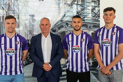 FCE-Präsident Helge Leonhardt (2. von links) mit den Neuzugängen Anthony Barylla, Soufiane Messeguem, Ramzi Ferjani (von links).