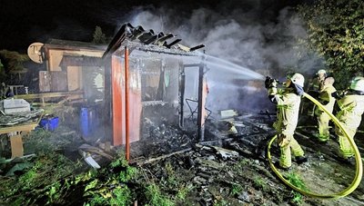 Kameraden der Freiwilligen Feuerwehr Limbach-Oberfrohna löschten den Brand in einer Anlage Am Knaumühlenweg. 