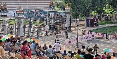 Die Wagah-Grenze von Pakistan nach Indien.