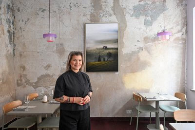 Die Bilder von Mandy Rosenfeld ergänzen diesmal das Konzept des Root.