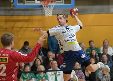 Der EHV Aue - am Ball Elias Bombelka, ist auswärts auf Leipzig getroffen.